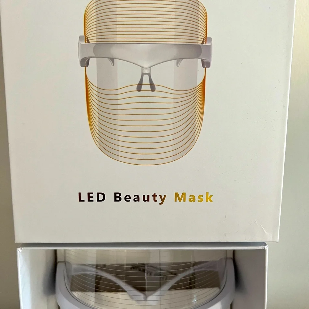 7 color LED facial mask wear on the Go girl cordless USB recharges U Beautiful